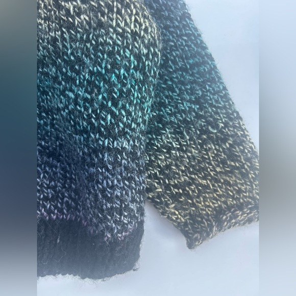 Handmade knit sweater - Picture 2 of 7